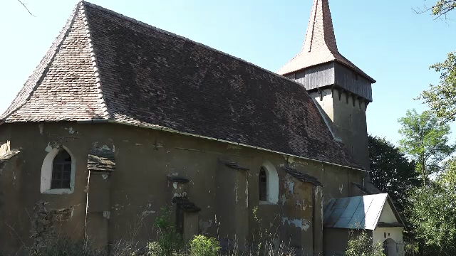 Biserica gotică din Hetiur va fi salvată de la distrugere. Fondurile permit momentat doar schimbarea acoperișului