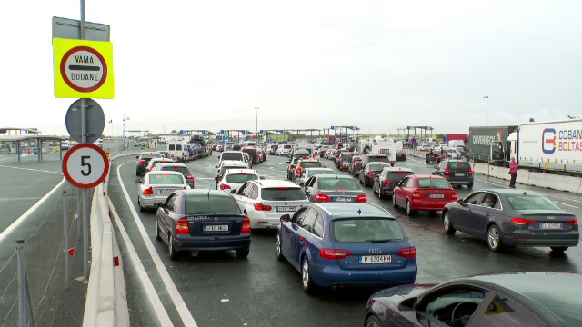 Românii din străinătate se întorc acasă. Trafic infernal la vămile Nădlac și Petea