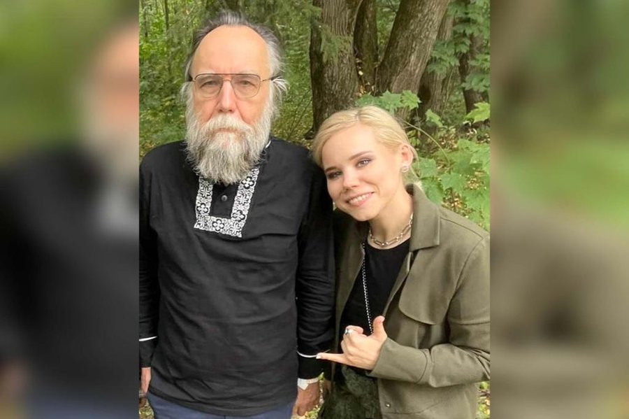 Fiica lui Alexander Dughin, considerat "Creierul lui Putin", a murit după ce maşina în care se afla a explodat