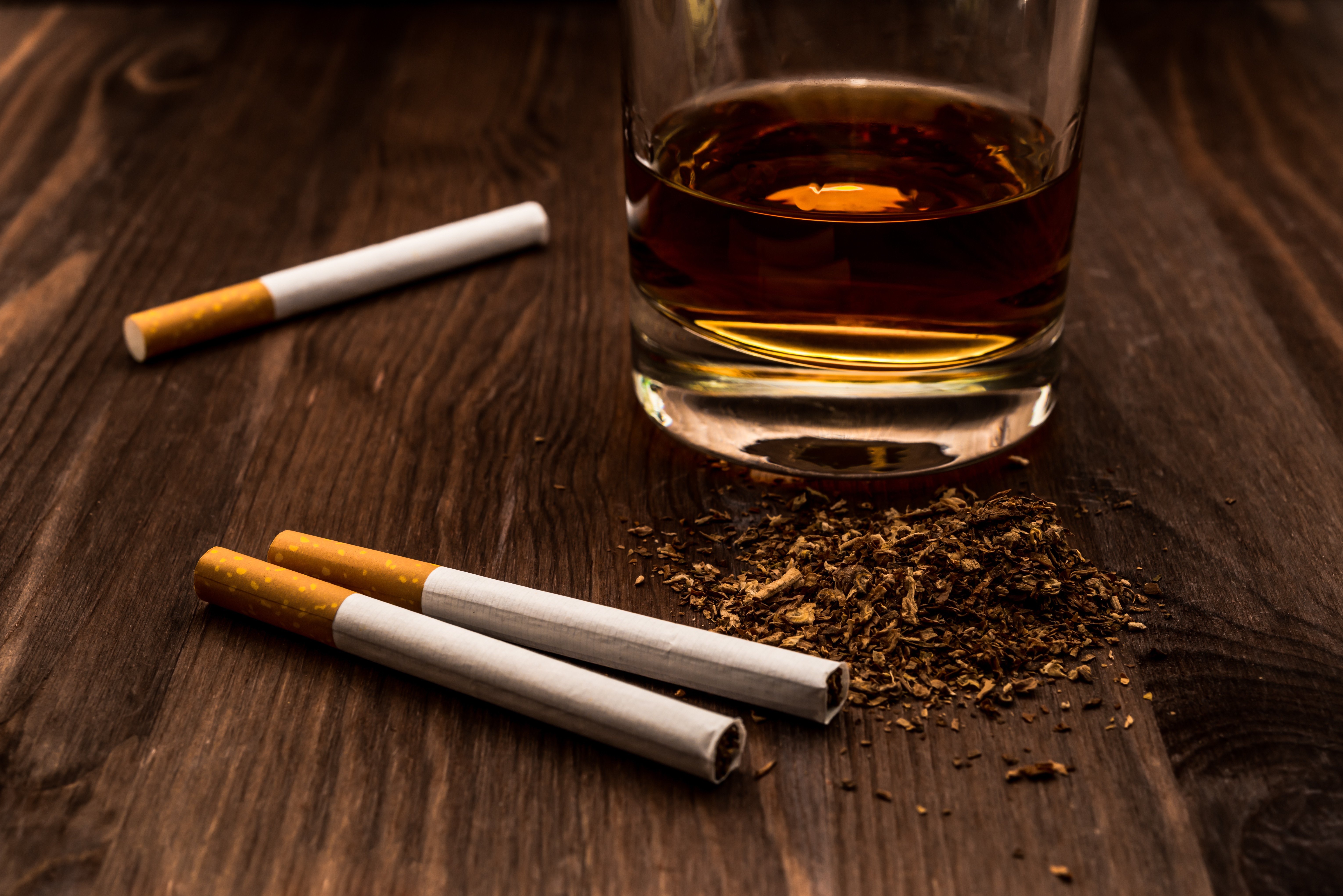 Tutunul și alcoolul, principalele cauze ale cancerului la nivel mondial, arată un studiu