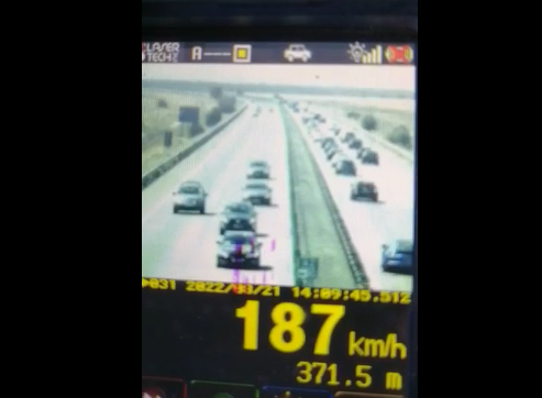 Ce le-a spus un șofer polițiștilor după ce l-au prins că circula cu 187 km/h pe Autostrada A2 VIDEO