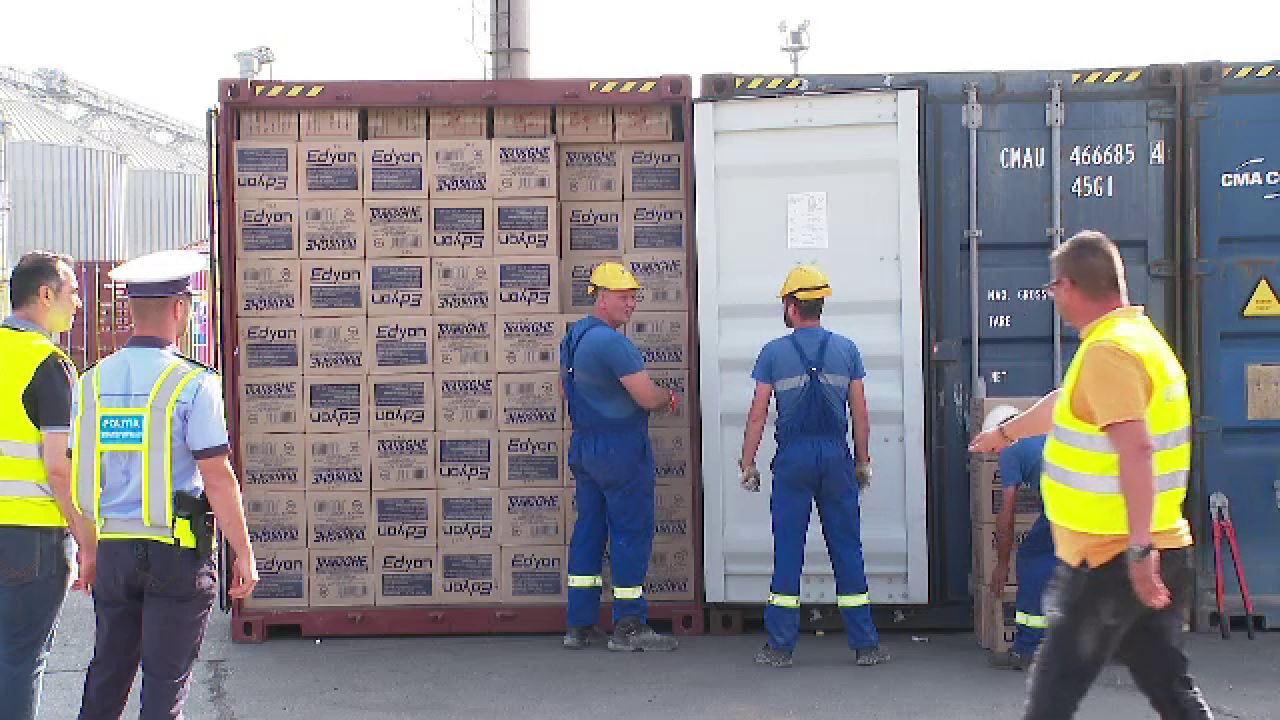 Captură de 2 milioane lei în Portul Constanța: marfă contrafăcută din China