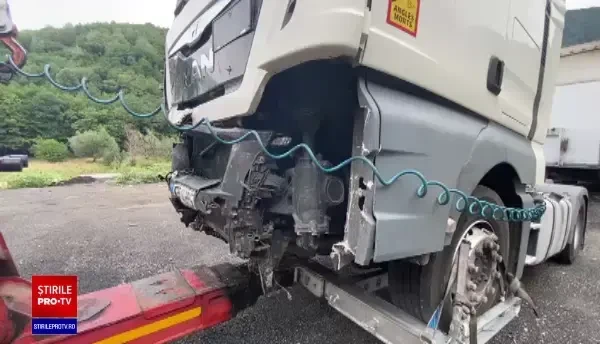 Accident mortal în Sibiu. O familie a murit după ce mașina lor a intrat într-un TIR | FOTO