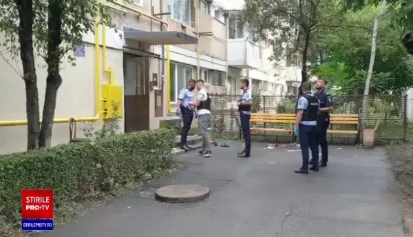 O prostituată și „peștele” ei au înjunghiat un client care și-a luat banii înapoi și a vrut sa plece