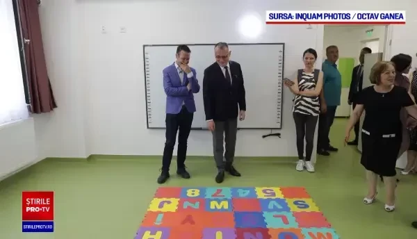 Reacțiile lui Cîmpeanu și Negoiță, după ce au văzut un mesaj vulgar la adresa lui Ponta la o grădiniță. GALERIE FOTO ȘI VIDEO