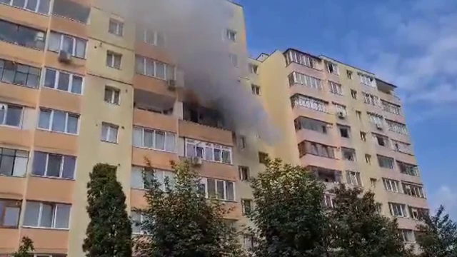 Incendiu într-un bloc din Cluj-Napoca. Două persoane au avut nevoie de sprijinul salvatorilor