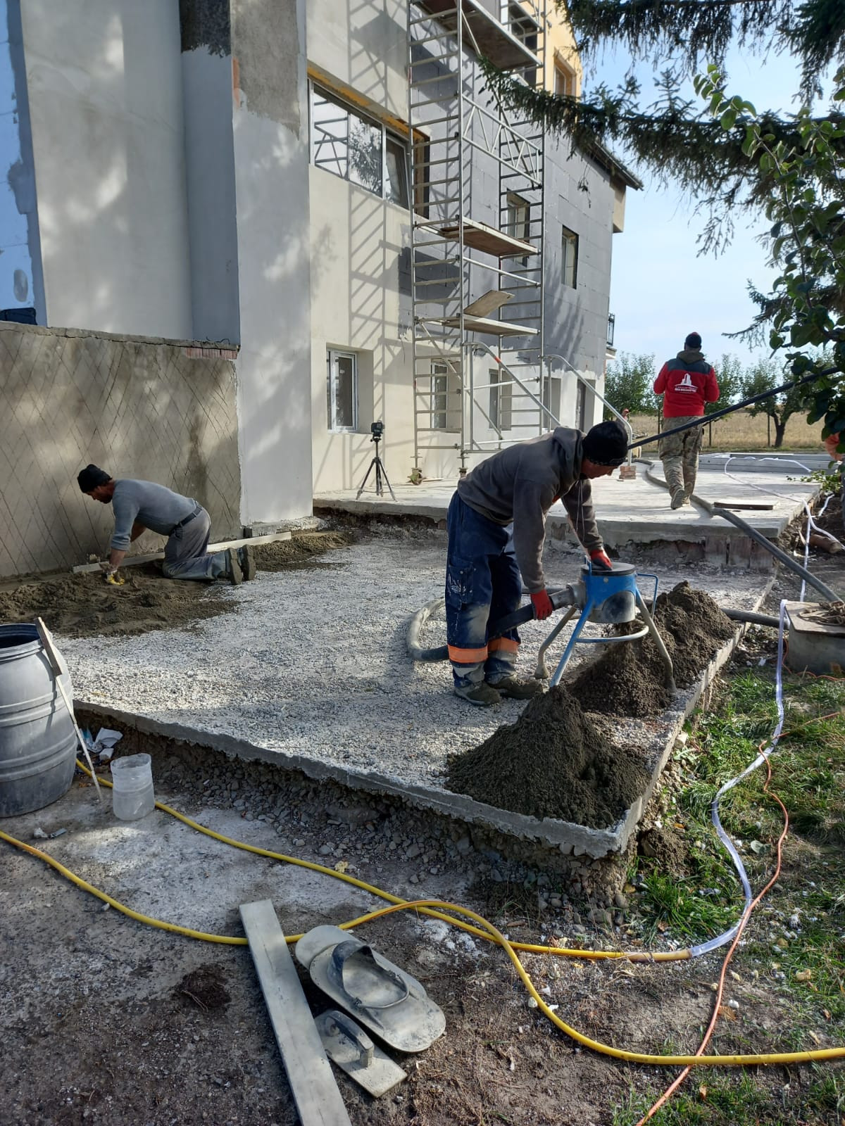 (P) Bătr&acirc;nii nimănui, găzduiți &icirc;n fosta vilă de protocol a lui Nicolae Ceaușescu