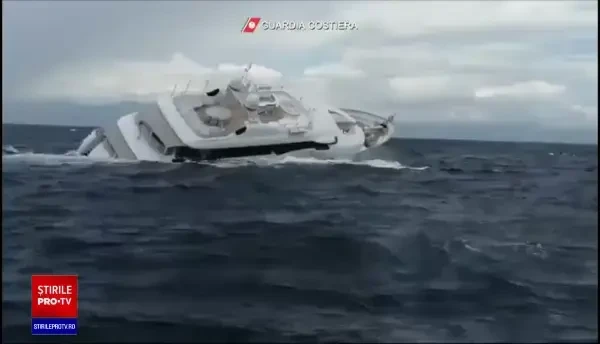 Superiahtul „Saga” s-a scufundat în Italia. Cinci pasageri, salvați de o navă de patrulare românească | VIDEO