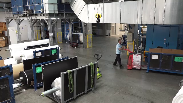 Firmele cu capital străin din România investesc în școli de meserii. Elevii învață, dar primesc și bani