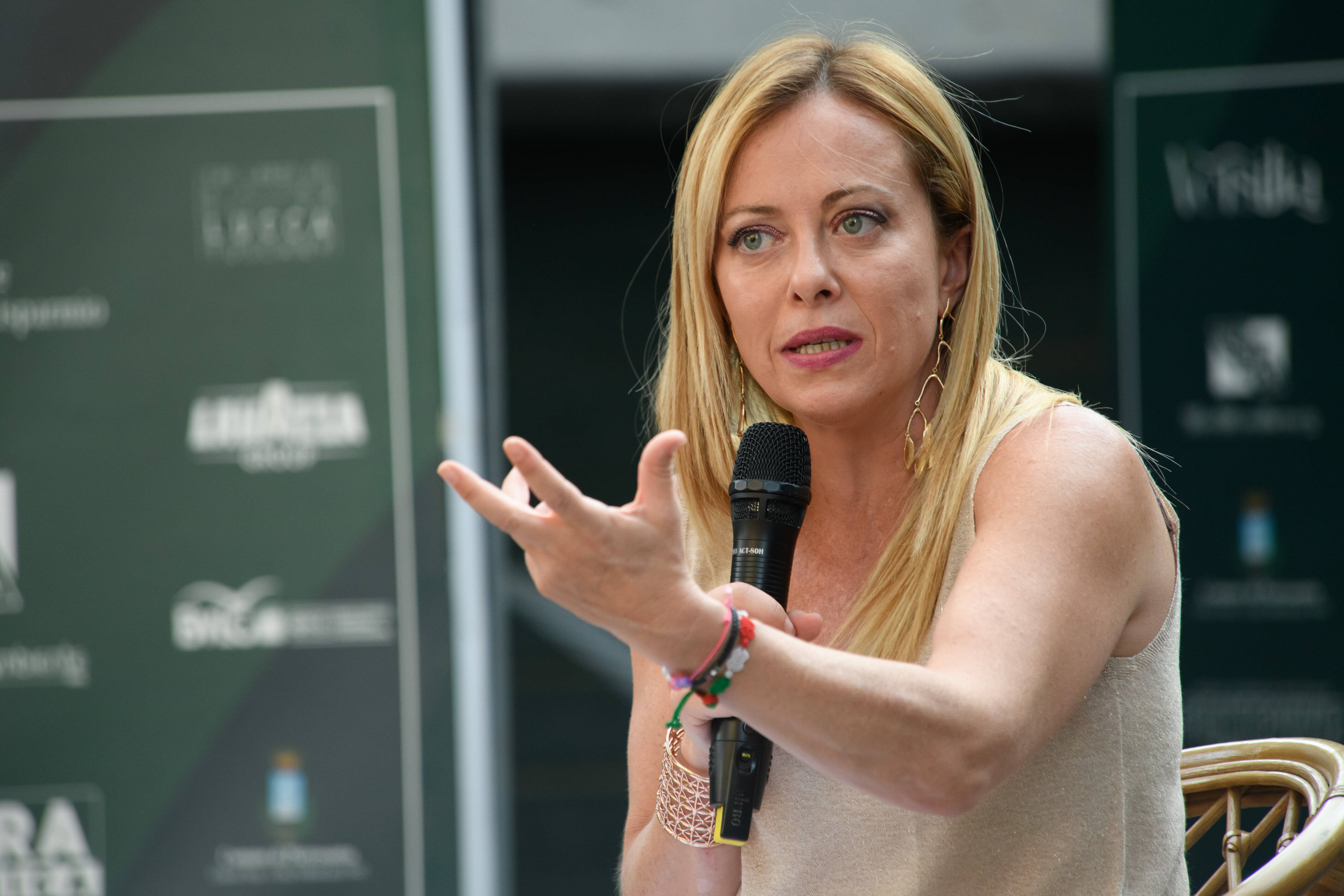 Cine e Giorgia Meloni, fostă fană a lui Mussolini, care ar putea deveni prima femeie premier în Italia