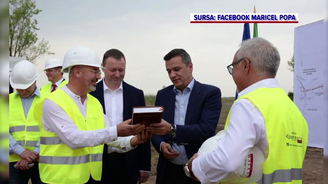 Cadou inedit primit de Sorin Grindeanu, la îndemnul Mitropolitului Moldovei și Bucovinei: o biblie cu numele său