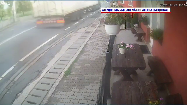 Sfârșit tragic pentru doi tineri care se întorceau de la mare. Mai aveau de mers 50 de km până acasă