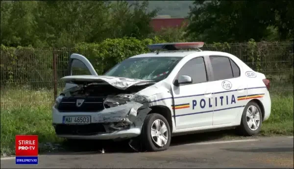 Doi agenți de poliție din Buzău, implicați într-un grav accident rutier. Oamenii legii au fost duși de urgență la spital