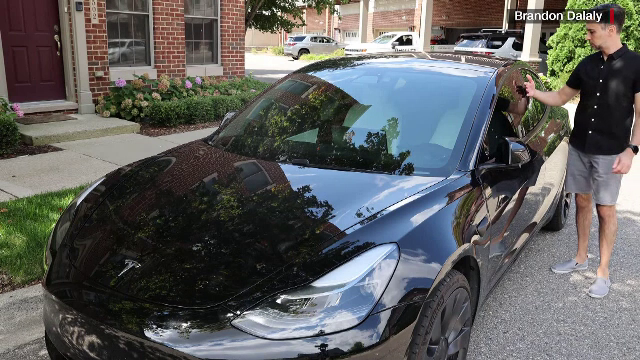 Un tânăr și-a implantat un cip în mână, de teama pierderii cheilor de la Tesla. Ce dispozitiv și-a mai introdus sub piele