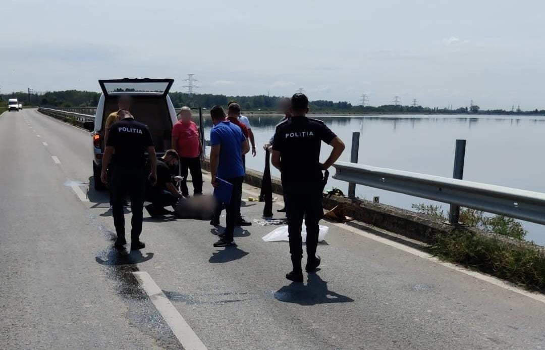 O femeie s-a sinucis aruncându-se în Olt. Ce a scris în biletul de adio