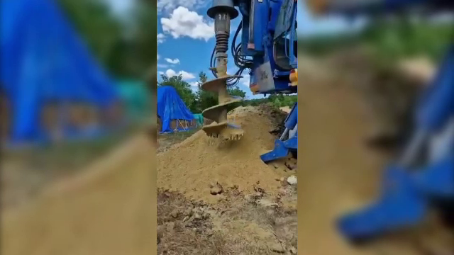 Restricțiile la consumul de apă impuse din cauza secetei i-au împins pe români să-și sape fântâni în curți