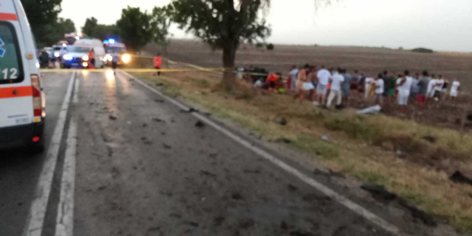 Două fetițe și părinții lor au murit într-un grav accident în Frumușani. S-au izbit frontal de o mașină cu volan pe dreapta