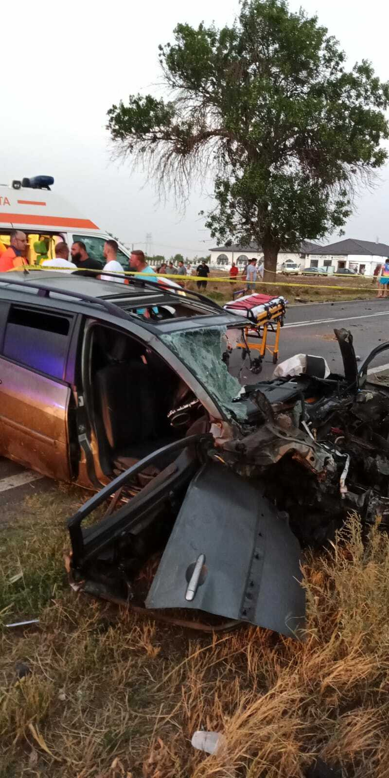 Accident grav în Frumușani, pe DN4: Doi adulți și doi copii au murit | FOTO