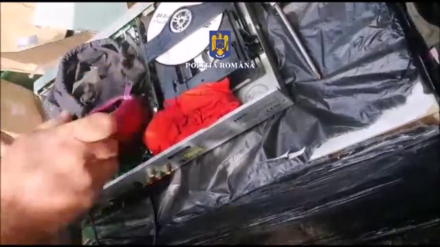 Ce comoară au găsit polițiștii în carcasa unui DVD player. Dispozitivul fusese trimis prin curier din Spania în România
