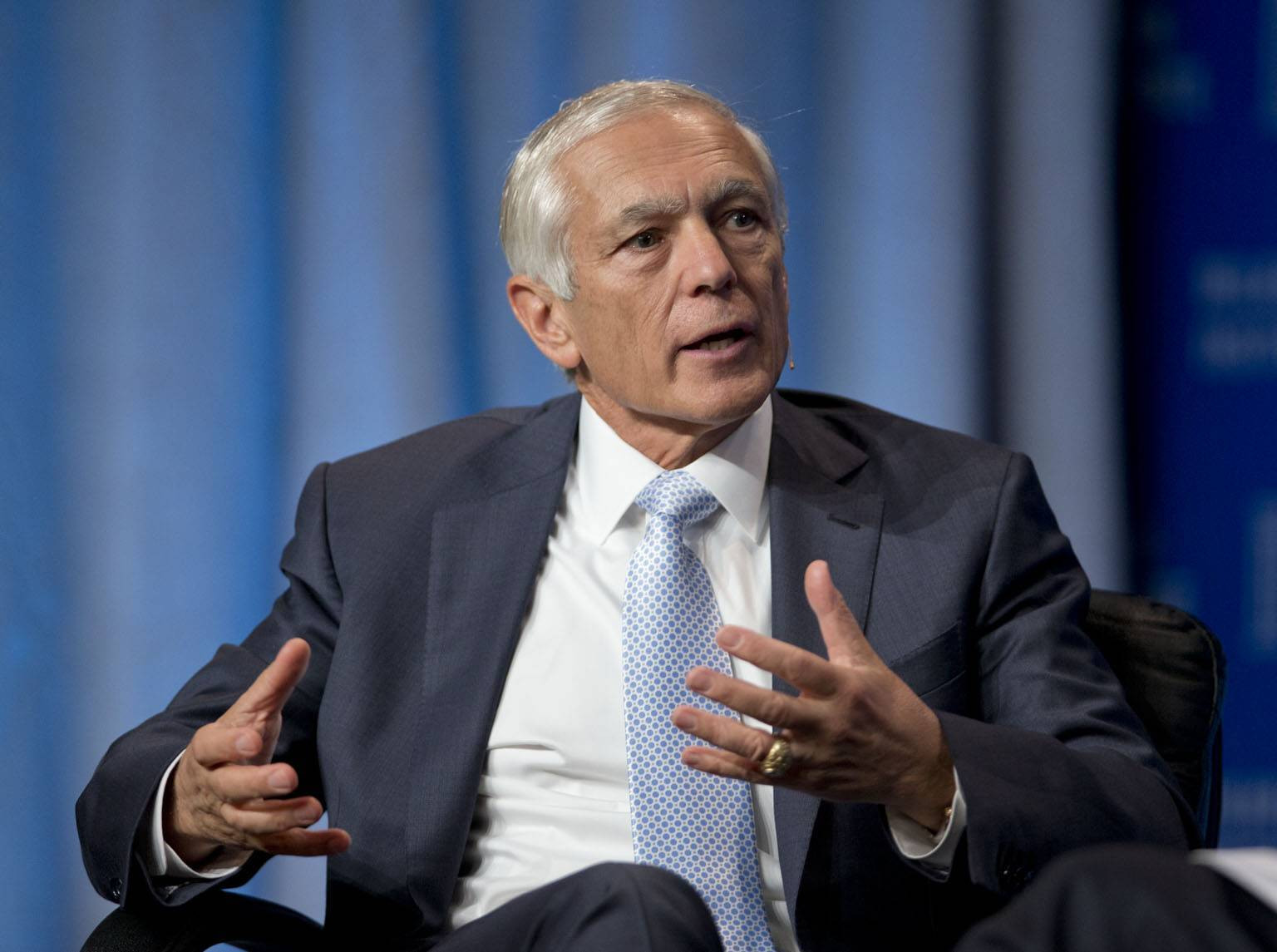 INTERVIU. Wesley Clark, fost comandant NATO: Putin e vinovat de cele mai grave crime, iar unii vorbesc de negocieri de pace