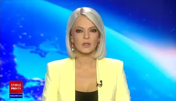 O șoferiță a intrat în plin cu mașina într-un stâlp. Cum le-a explicat accidentul polițiștilor