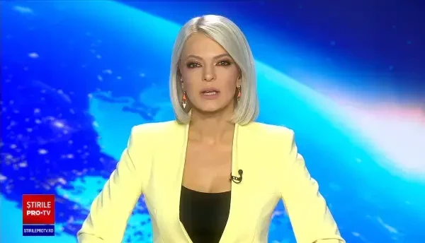 Traficul a fost închis pe șoseaua ce leagă Vatra Dornei de Broșteni. Au căzut bolovani de pe versanți