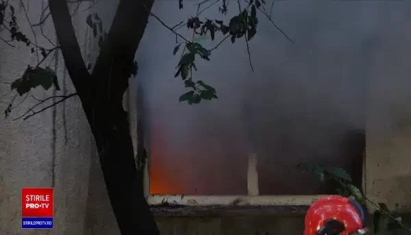 Momente de panică, la Baia Mare: Un apartament a fost cuprins de flăcări cu un bărbat în interior