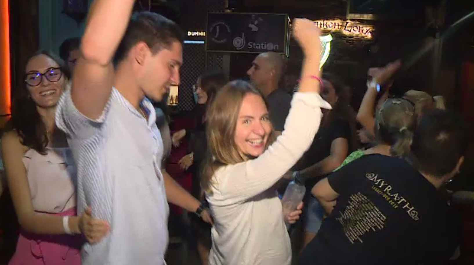 Ultimul weekend de vară este aglomerat și la mare, dar și în Centrul Vechi din București. Au venit și turiști străini