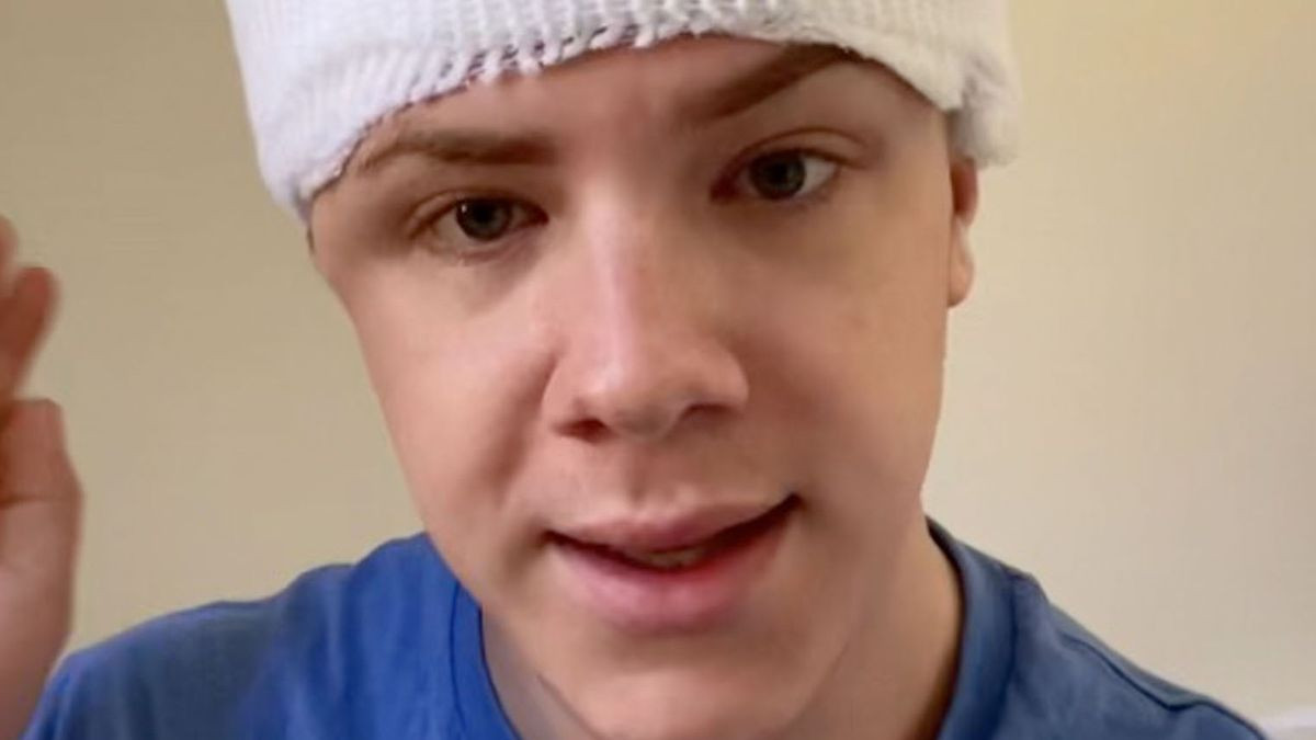 Un tânăr, care a plecat pe skateboard să facă cumpărături, s-a trezit fără jumătate de craniu și nu știe ce s-a întâmplat