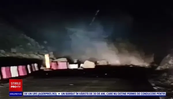 Șoseaua Vatra Dornei-Broșteni, acoperită de căderile de bolovani. Drumul a fost închis, iar autoritățile caută soluții