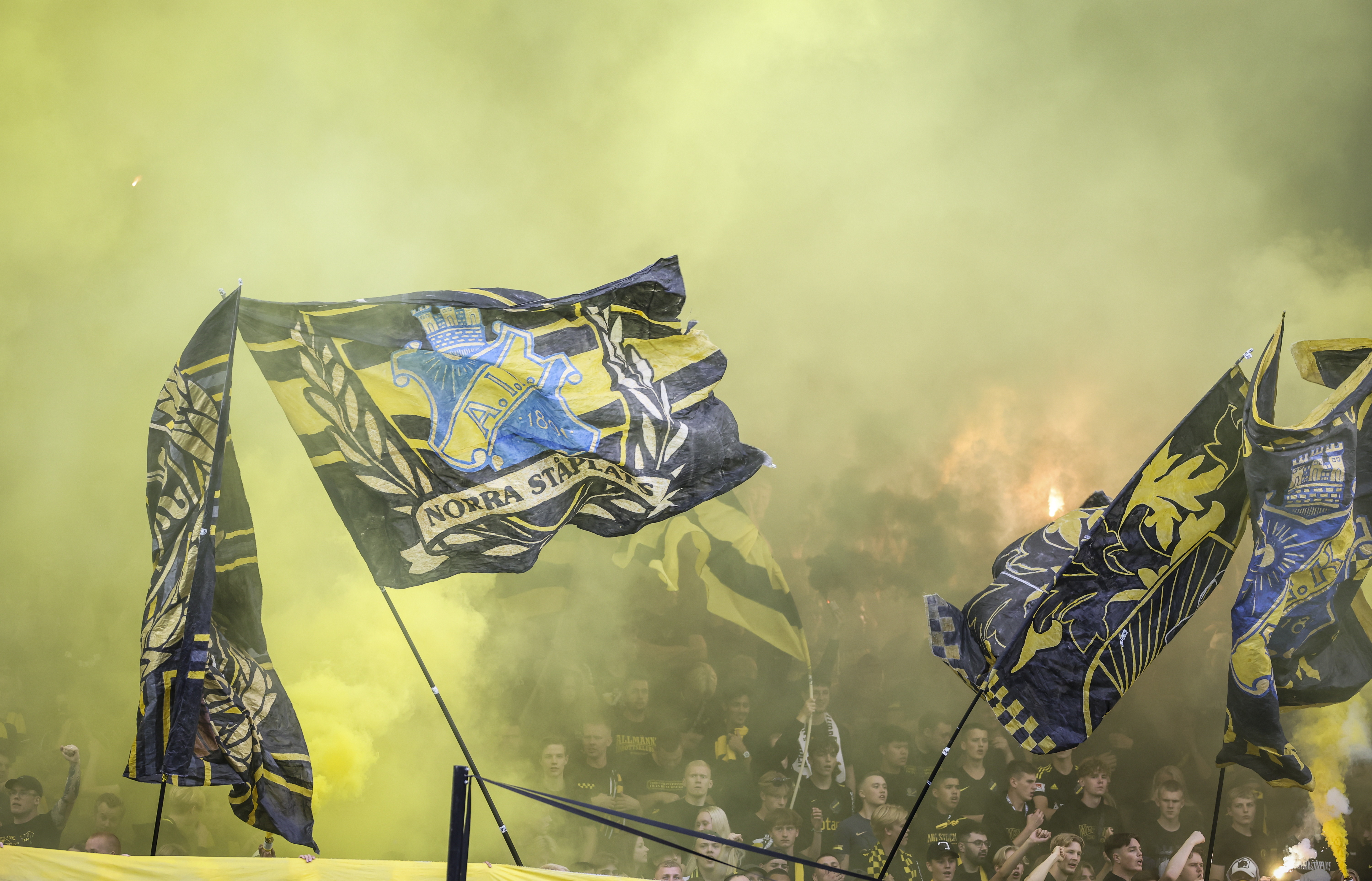 VIDEO. Scene de o violenţă rară. Bătaie între mai mulți suporteri, la un meci în Suedia