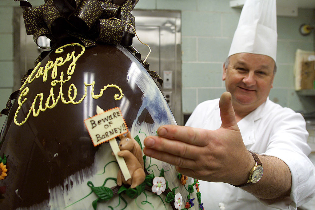 A murit Roland Mesnier, cel mai cunoscut patiser al Casei Albe. Francezul a produs delicatese pentru cinci președinți | FOTO