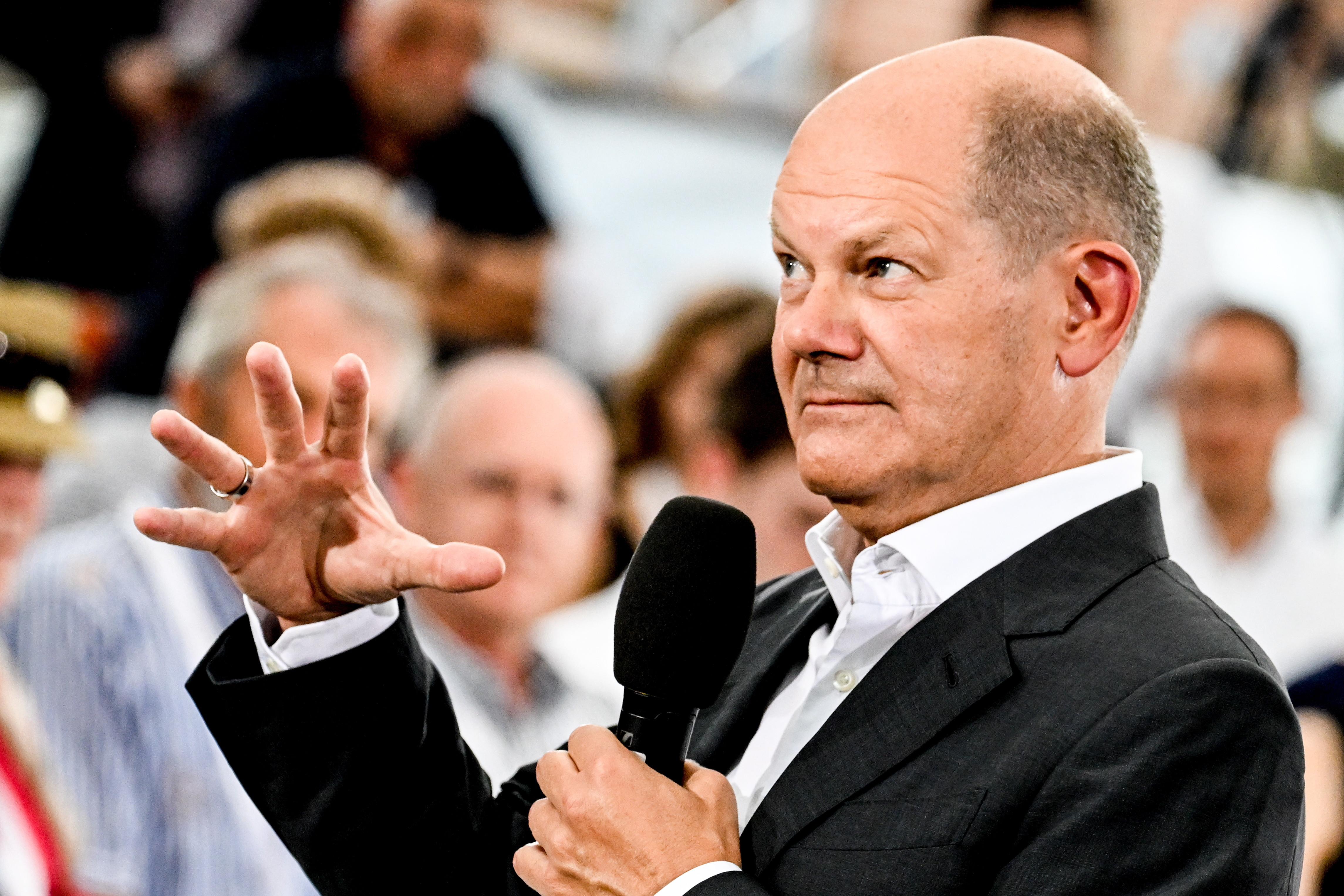 Cancelarul german Scholz condamnă atacul armat din centrul Parisului. „Un act îngrozitor”