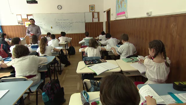 Cu câteva zile înainte de începerea școlii, autoritățile se declară surprinse de situația din învățământ
