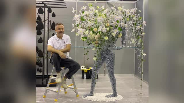 România a cucerit juriul de la cea mai importantă competiţie floristică. Nicu Bocancea ne-a reprezentat cu șase creații