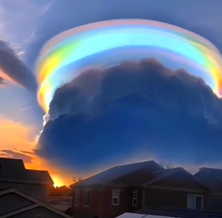 „Este o nebunie”. Oamenii care au rămas uimiți când au văzut acest fenomen pe cer. Ce era de fapt. VIDEO