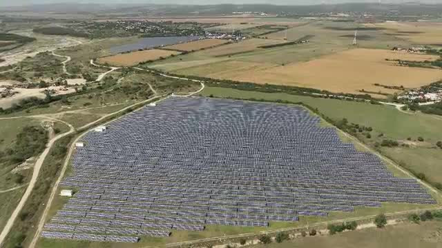 Producția de energie solară a crescut în primele cinci luni ale anului, în România. Cea mai dezvoltată regiune este Muntenia