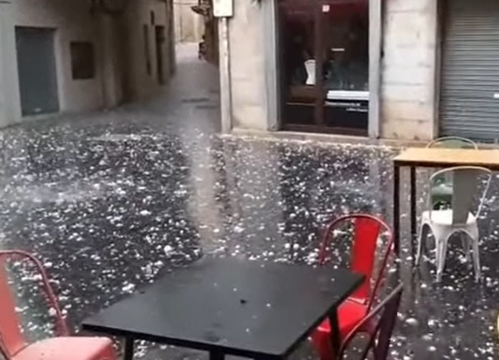 ANM a emis Cod Portocaliu de averse torenţiale, descărcări electrice și grindină în mai multe zone din țară