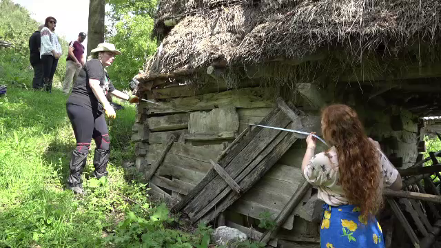 Mai mulți scoțieni și englezi vor să salveze casele cu acoperișuri din paie din județul Alba. „Nu am văzut nicăieri așa ceva”