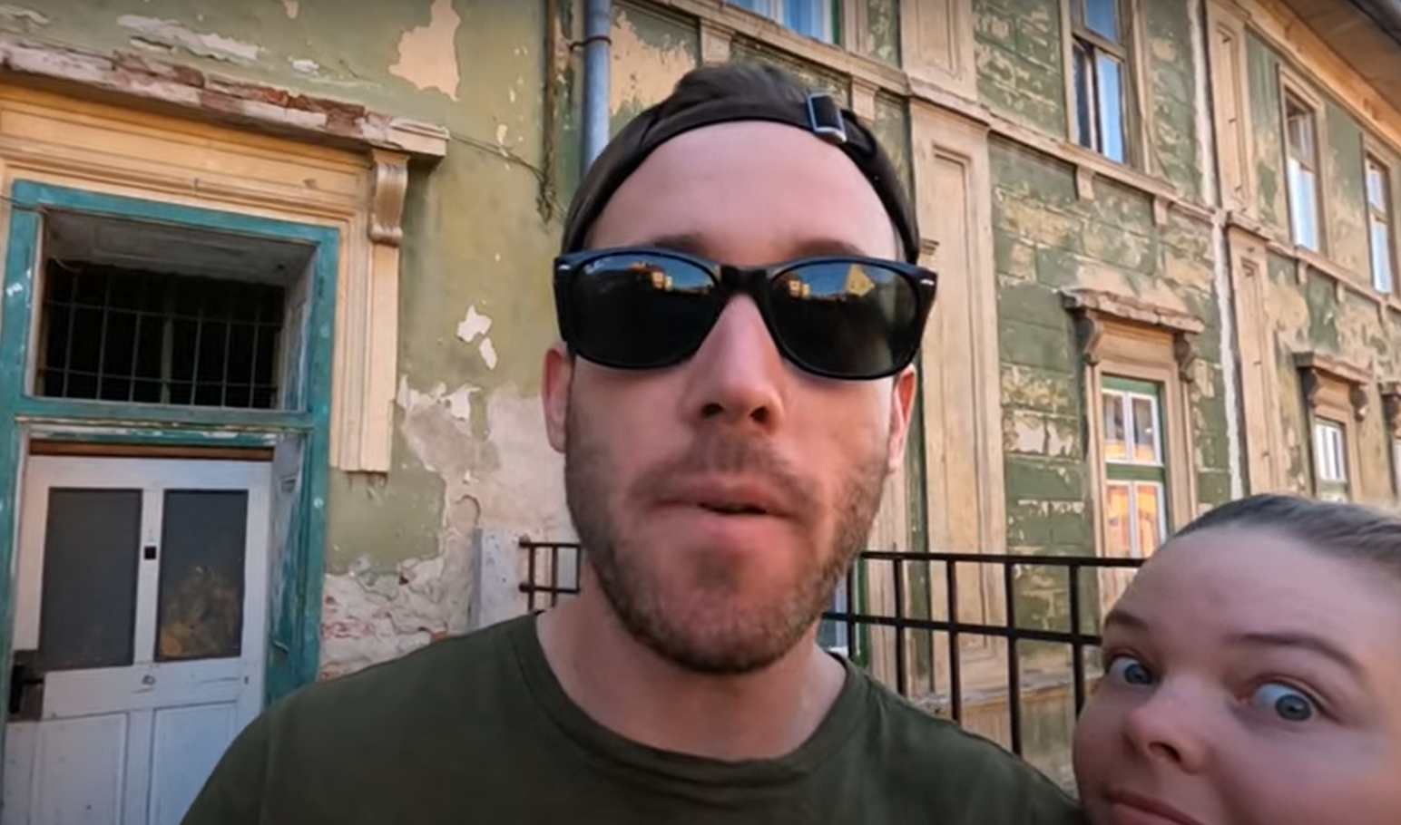 Suma surprinzătoare cheltuită de doi turiști americani pentru a vizita Sibiul. În câte orașe din România au mers cu trenul