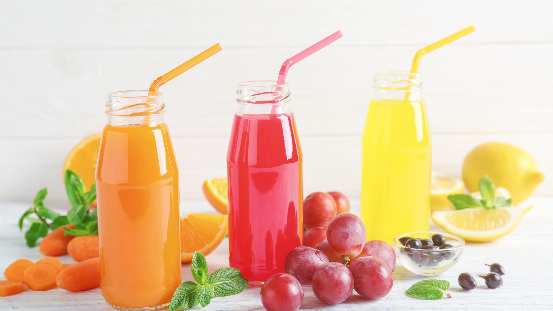 Cum arată un suc natural după ce a stat un an în frigider. Experimentul făcut de medical Mihai Craiu