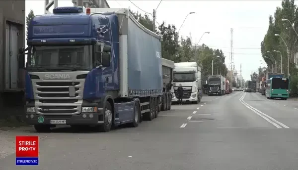 Camioanele cu cereale ucrainene au blocat străzile spre Portul Galați. „Suntem porniți de acasă de două săptămâni”