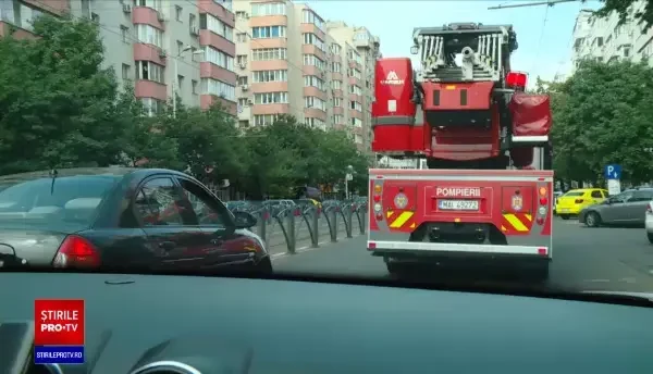 Cum se chinuiesc pompierii să intervină la incendii, pe străzile înguste ale Bucureștiului. "Secundele fac diferența”