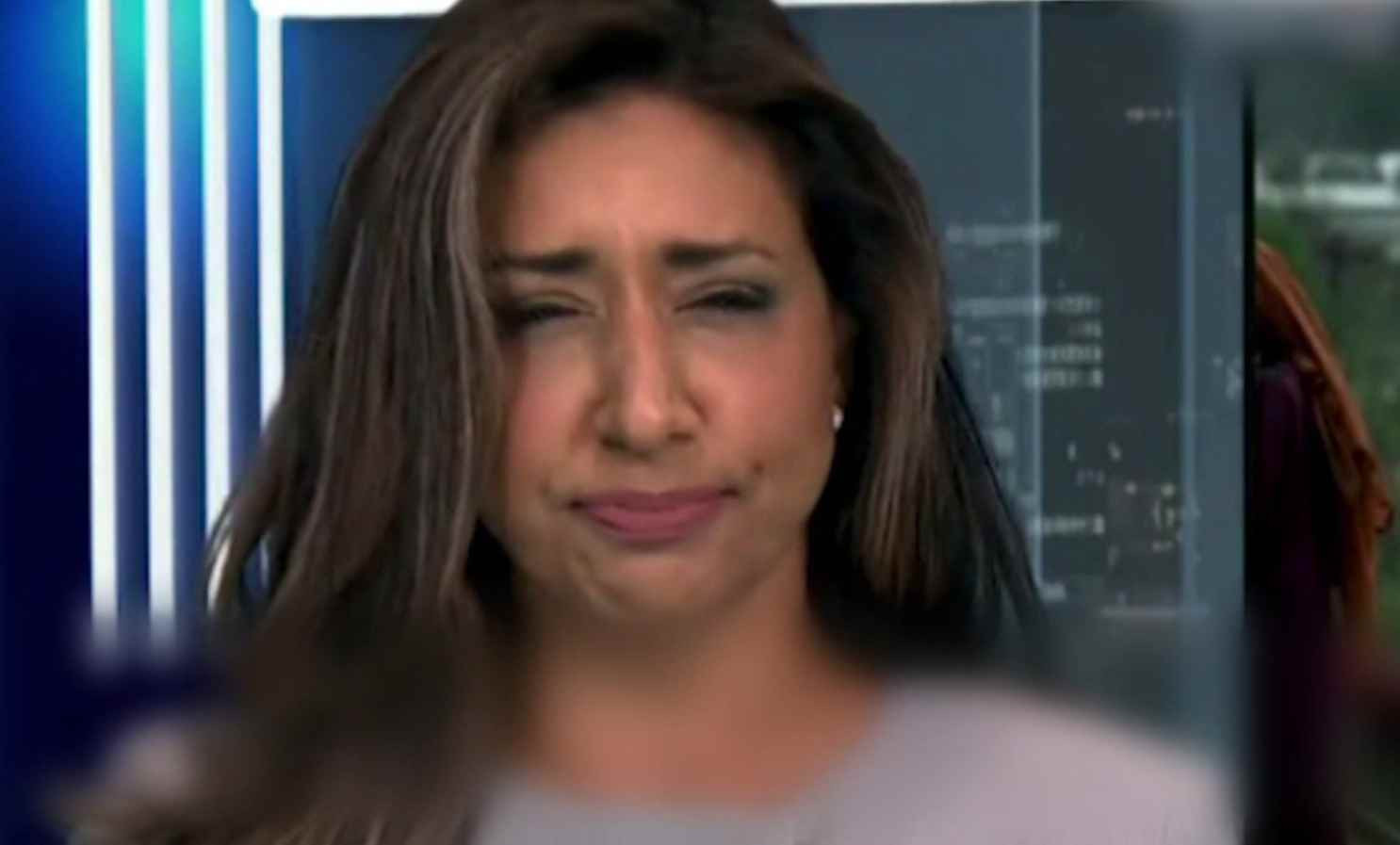 Vedetele care au înghițit muște în direct: „Am simțit cum s-a dus direct în gât”