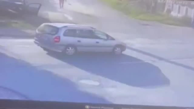 O șoferiță care nu a oprit la STOP a omorât doi bărbați și a trimis un băiat în spital, cu amnezie, la Corbu