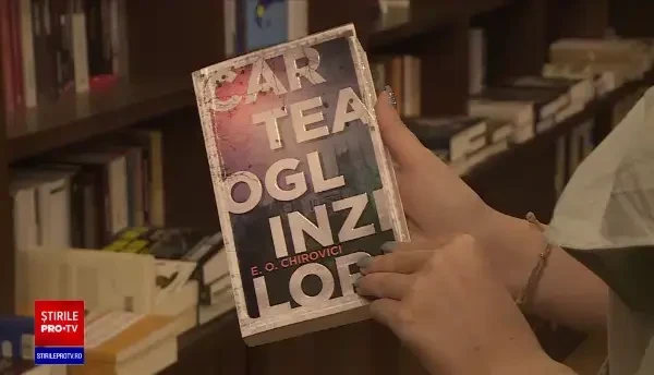 Russel Crowe va juca în ecranizarea romanului „Cartea oglinzilor”, scris de Eugen Ovidiu Chirovici