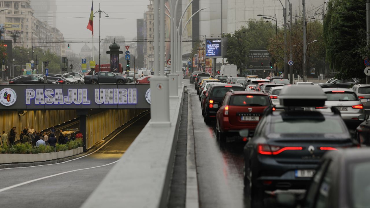 Accident grav în Pasajul Unirii din Capitală. Doi șoferi răniți