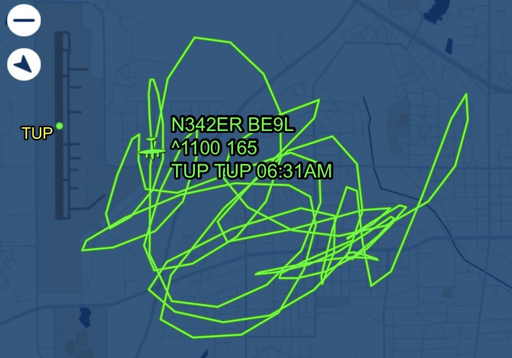 Avionul, al cărui pilot amenința că îl va prăbuși, a aterizat. Bărbatul lăsase un mesaj de adio VIDEO