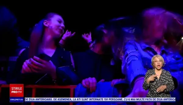 Sute de persoane s-au adunat la Iași unde a început un festival de muzică rock