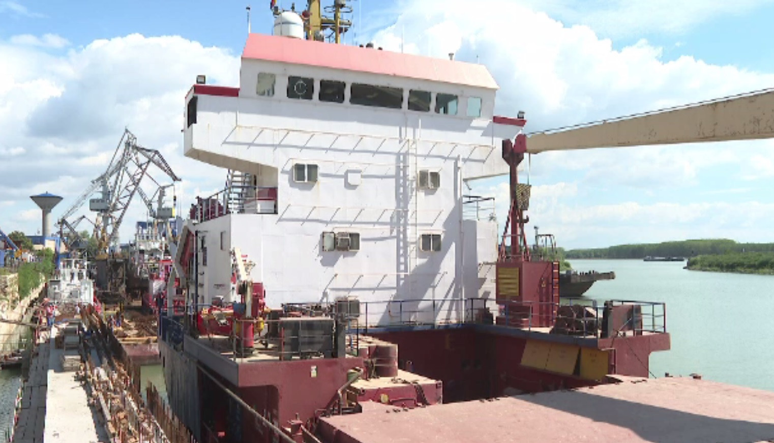 Prima navă încărcată cu cereale din Ucraina, în Portul Galaţi, va pleca spre Grecia